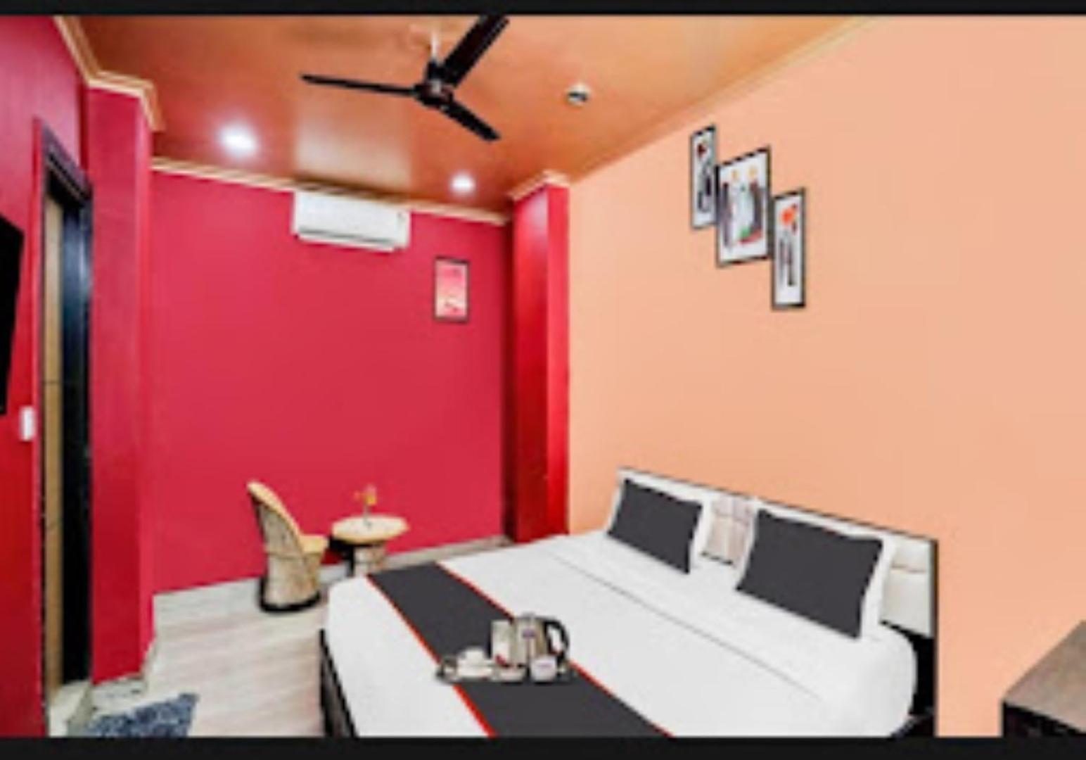 Chirag Hotel,ガーズィヤーバード エクステリア 写真